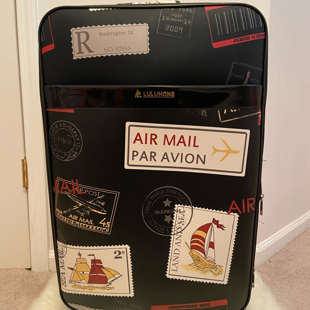 Medium luggage 🧳 NWOT